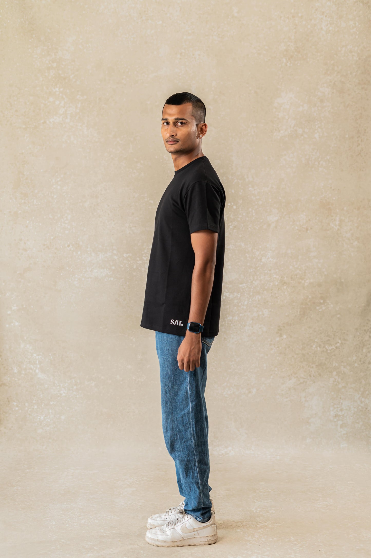 Plain Unisex Round Neck T-shirt 'Black'