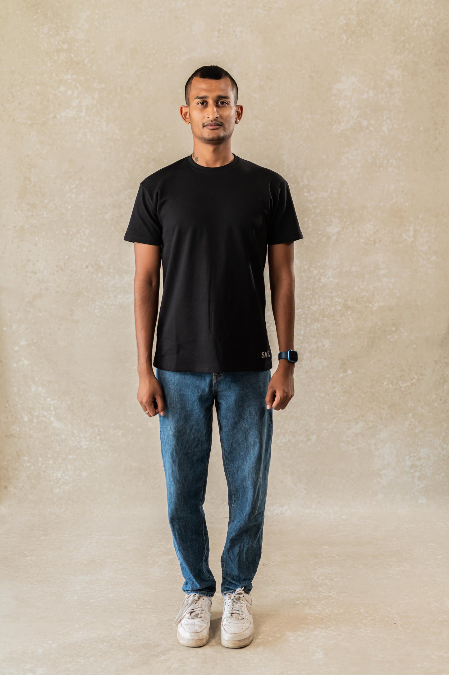 Plain Unisex Round Neck T-shirt 'Black'