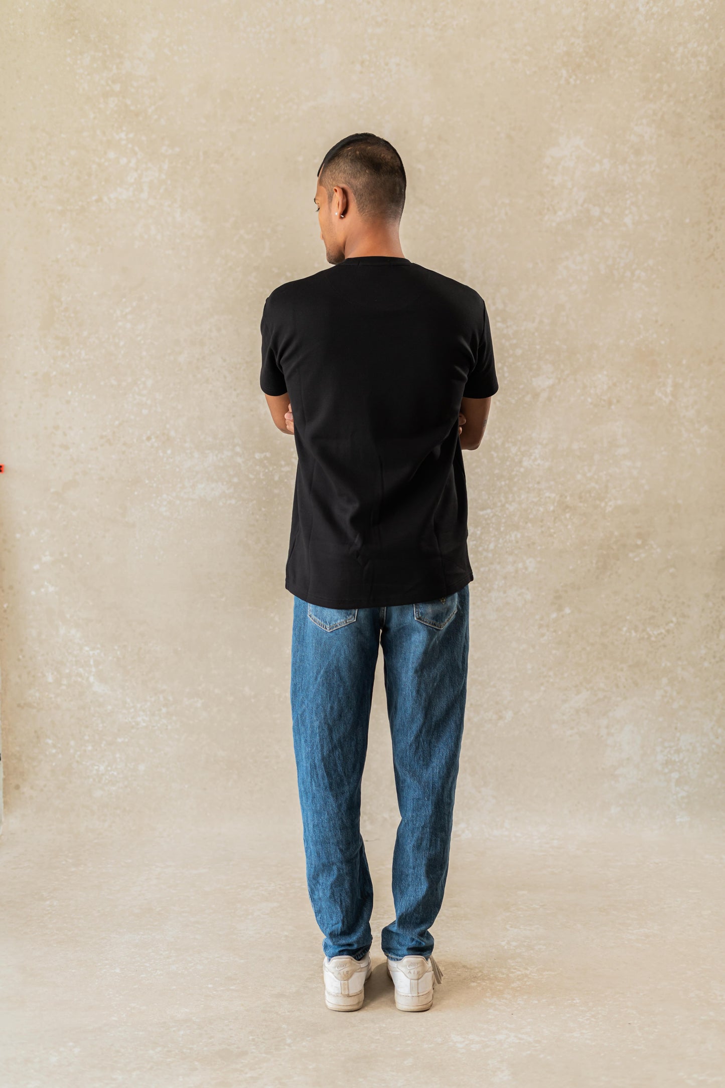 Plain Unisex Round Neck T-shirt 'Black'